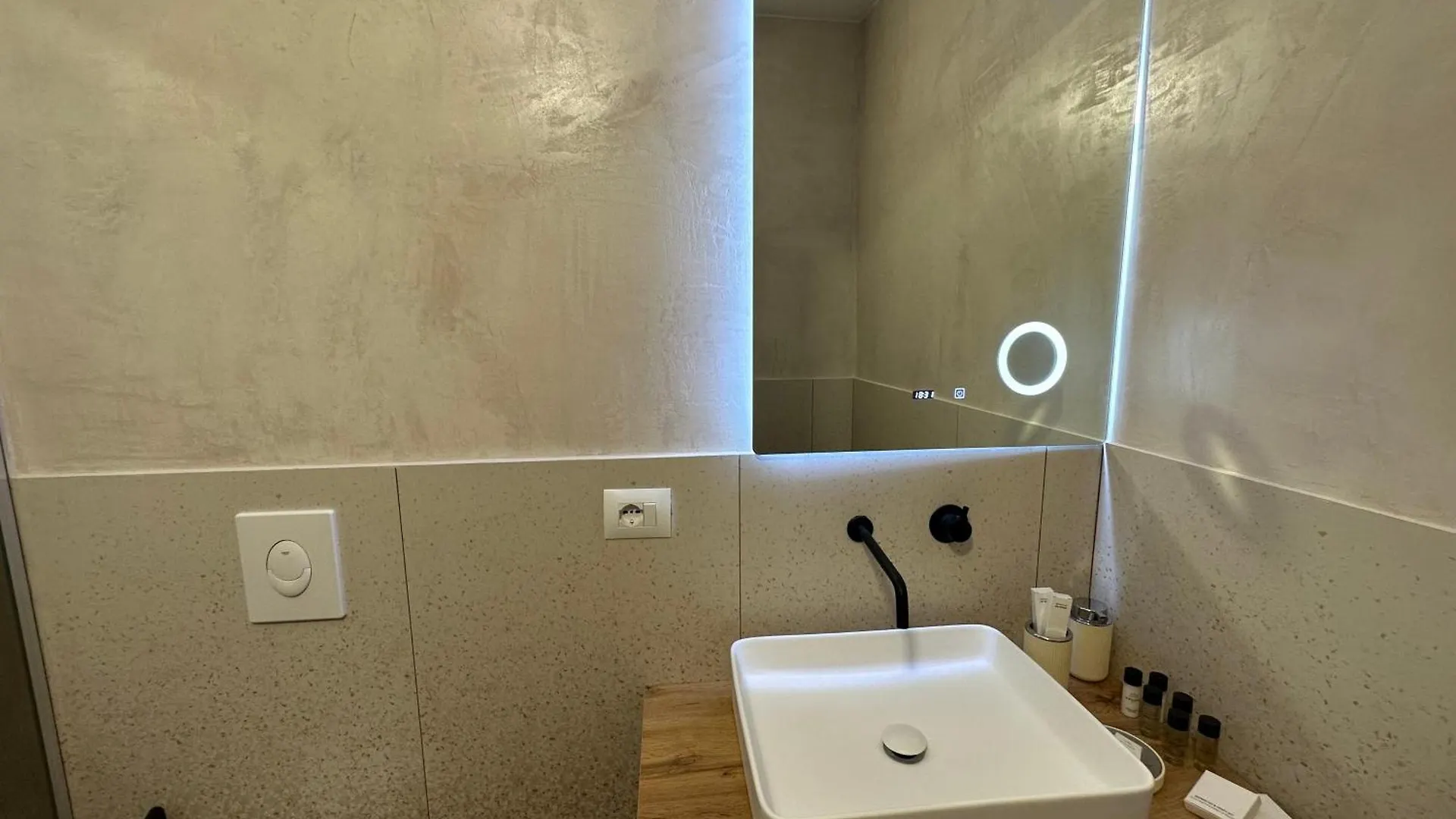 Scandinavian Apartments Al Tirana 0*,  Albania